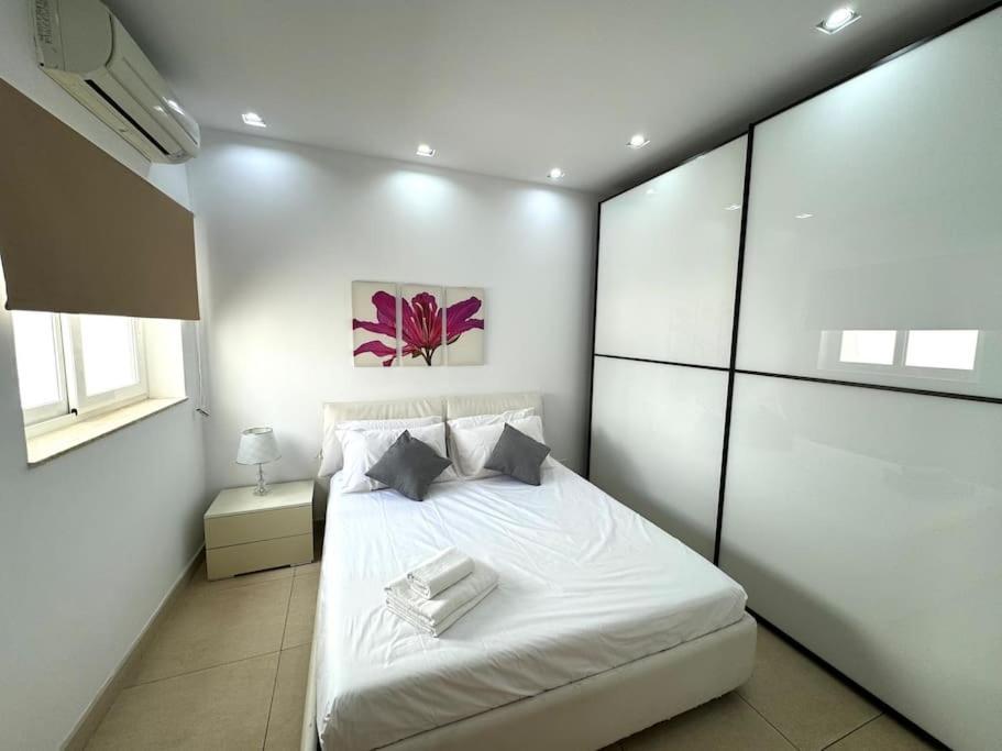 Penthouse -Centre Of Sliema - Best View In Malta Εξωτερικό φωτογραφία